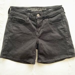 AE mid-rise black denim stretch shorts size 4